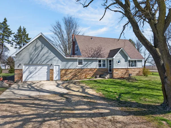 $360,000 | 1519 Highway 251, Steward, IL 60553