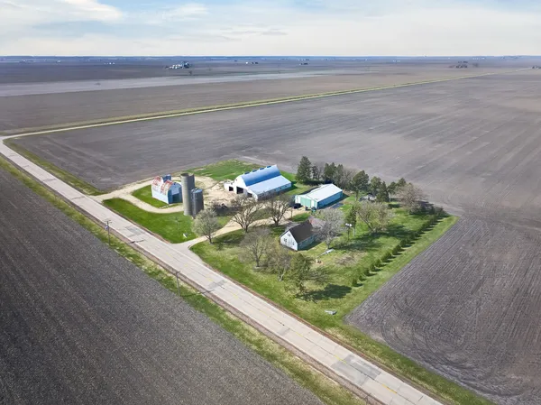 $360,000 | 1519 Highway 251, Steward, IL 60553