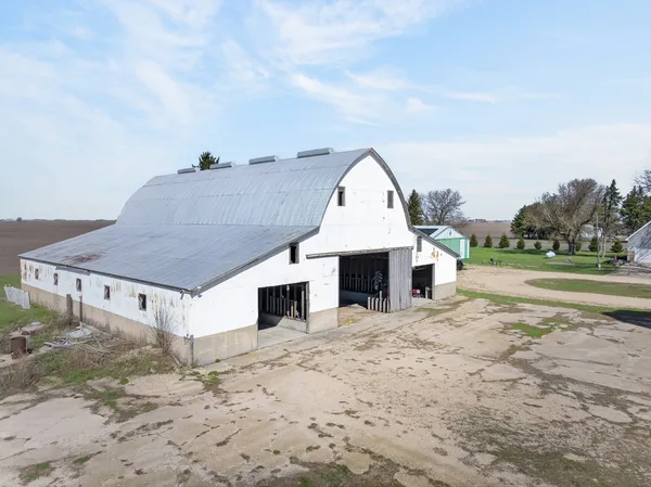 $360,000 | 1519 Highway 251, Steward, IL 60553