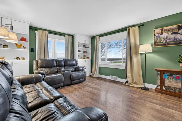 $360,000 | 1519 Highway 251, Steward, IL 60553