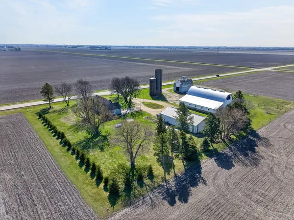 $360,000 | 1519 Highway 251, Steward, IL 60553