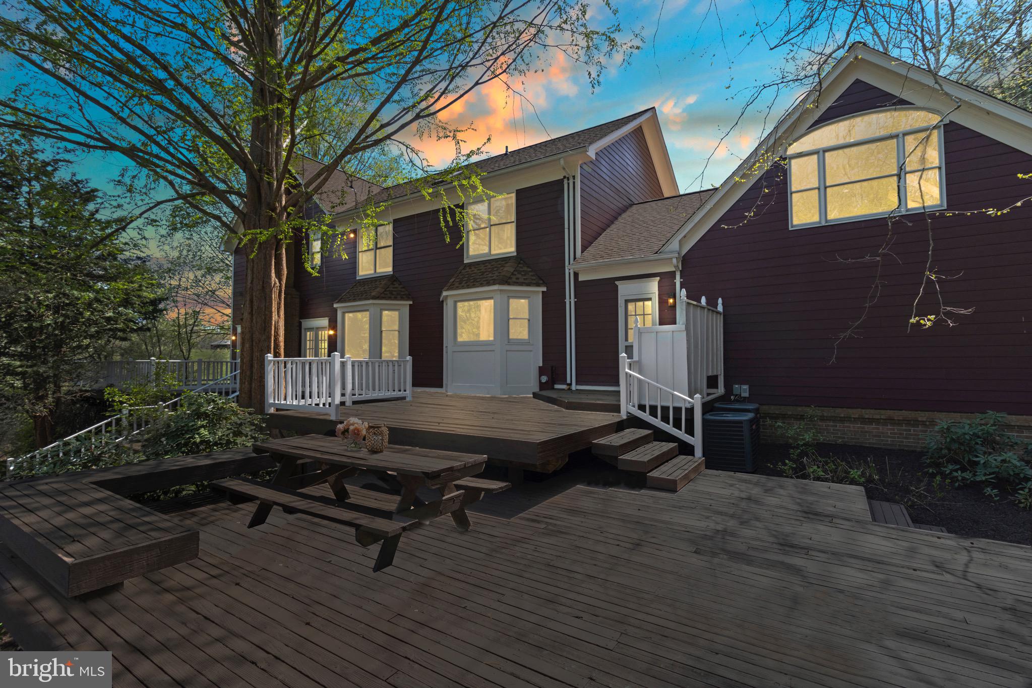 13601 Query Mill Road North Potomac, MD 20878 - Photo 4 of 69 Large 2-Level Deck