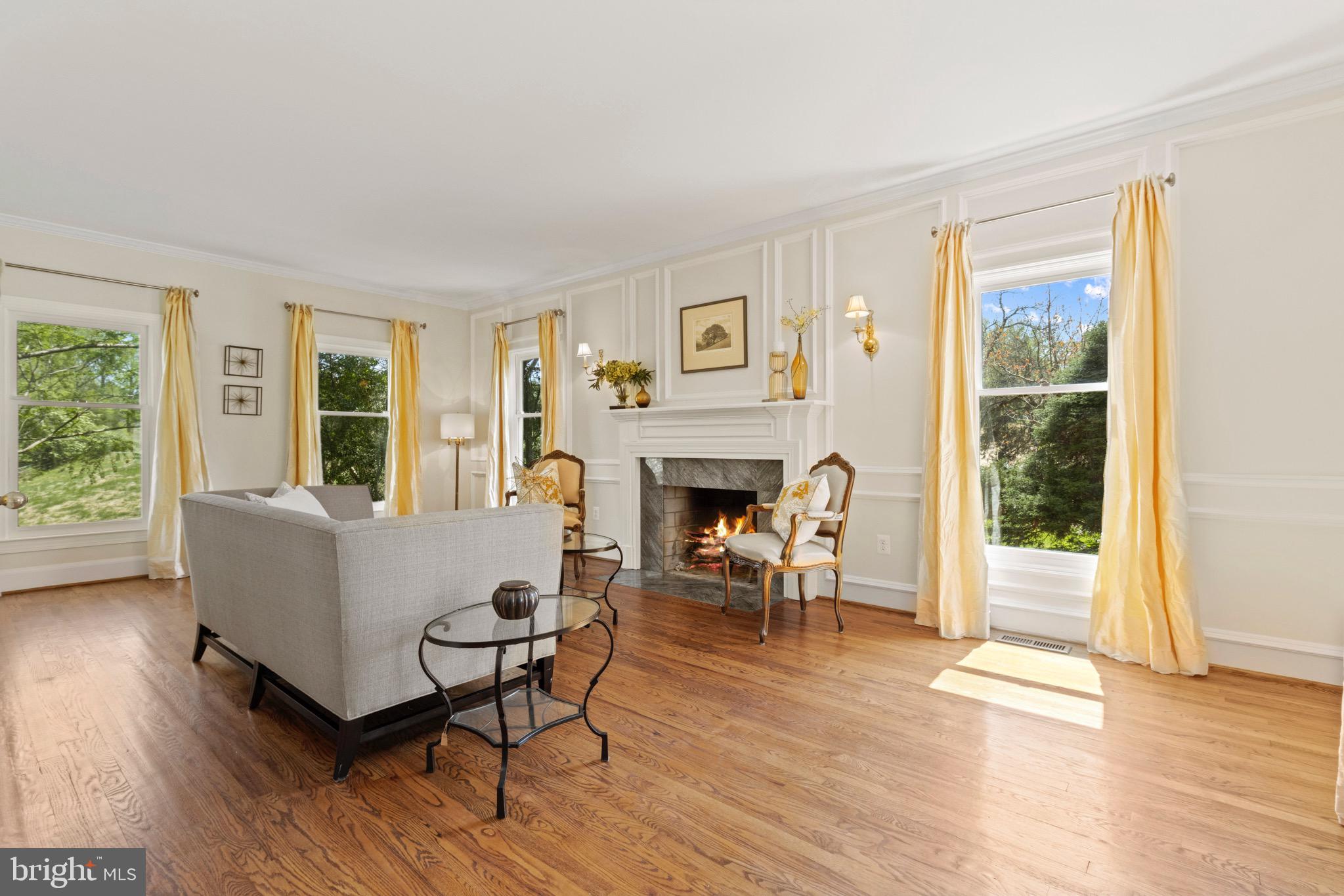 13601 Query Mill Road North Potomac, MD 20878 - Photo 6 of 69 Living Room