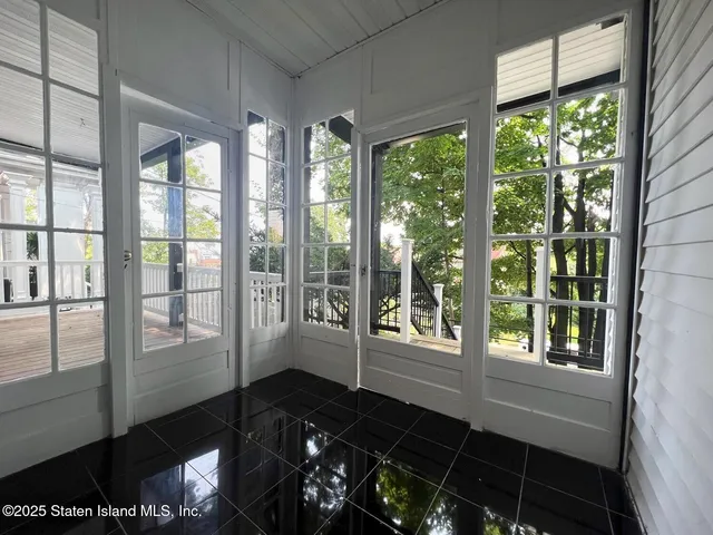$1,999,000 | 212 St Pauls Avenue | Tompkinsville