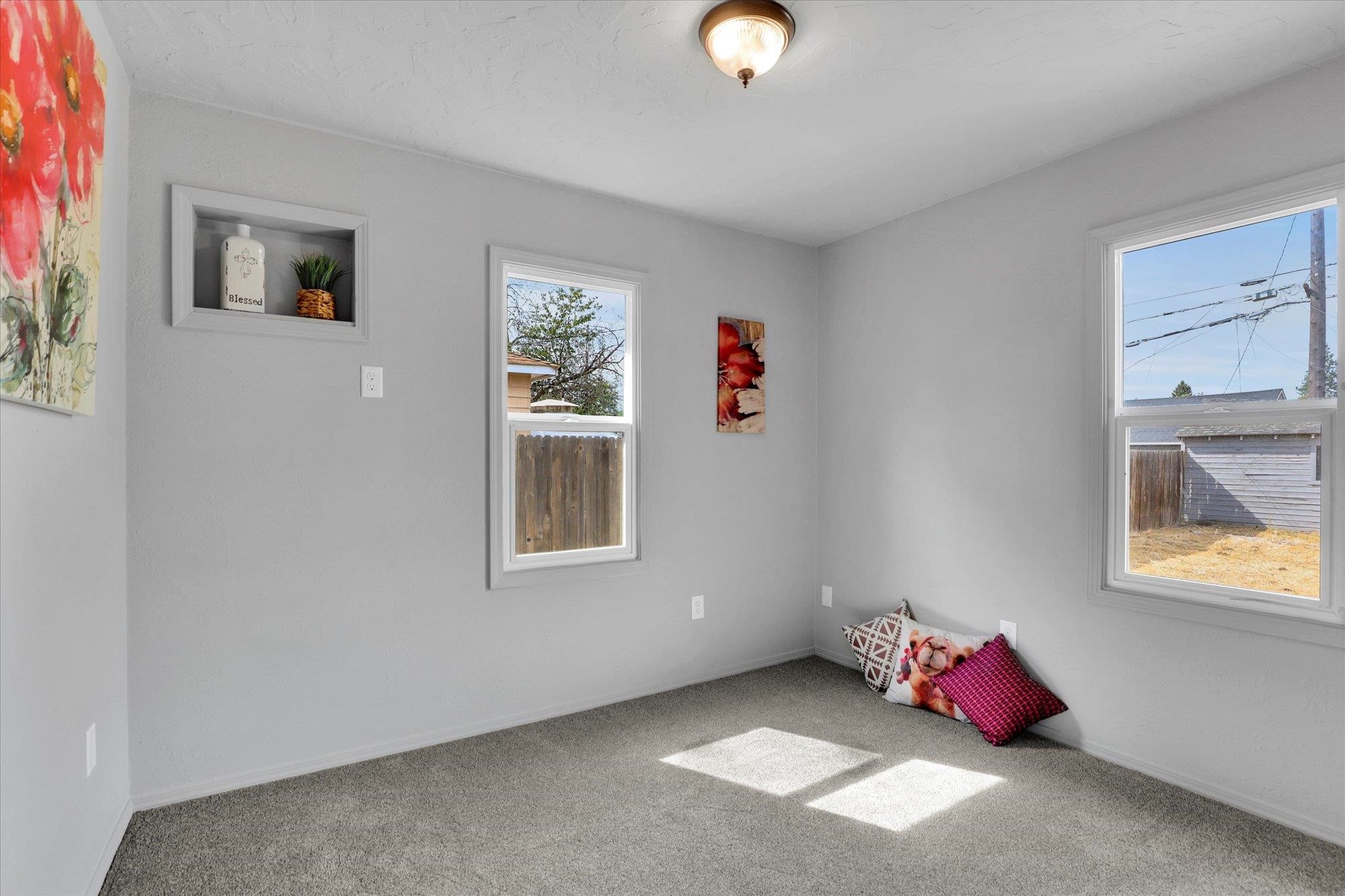 903 East Rowan Avenue Spokane, WA 99207 - Photo 11 of 23