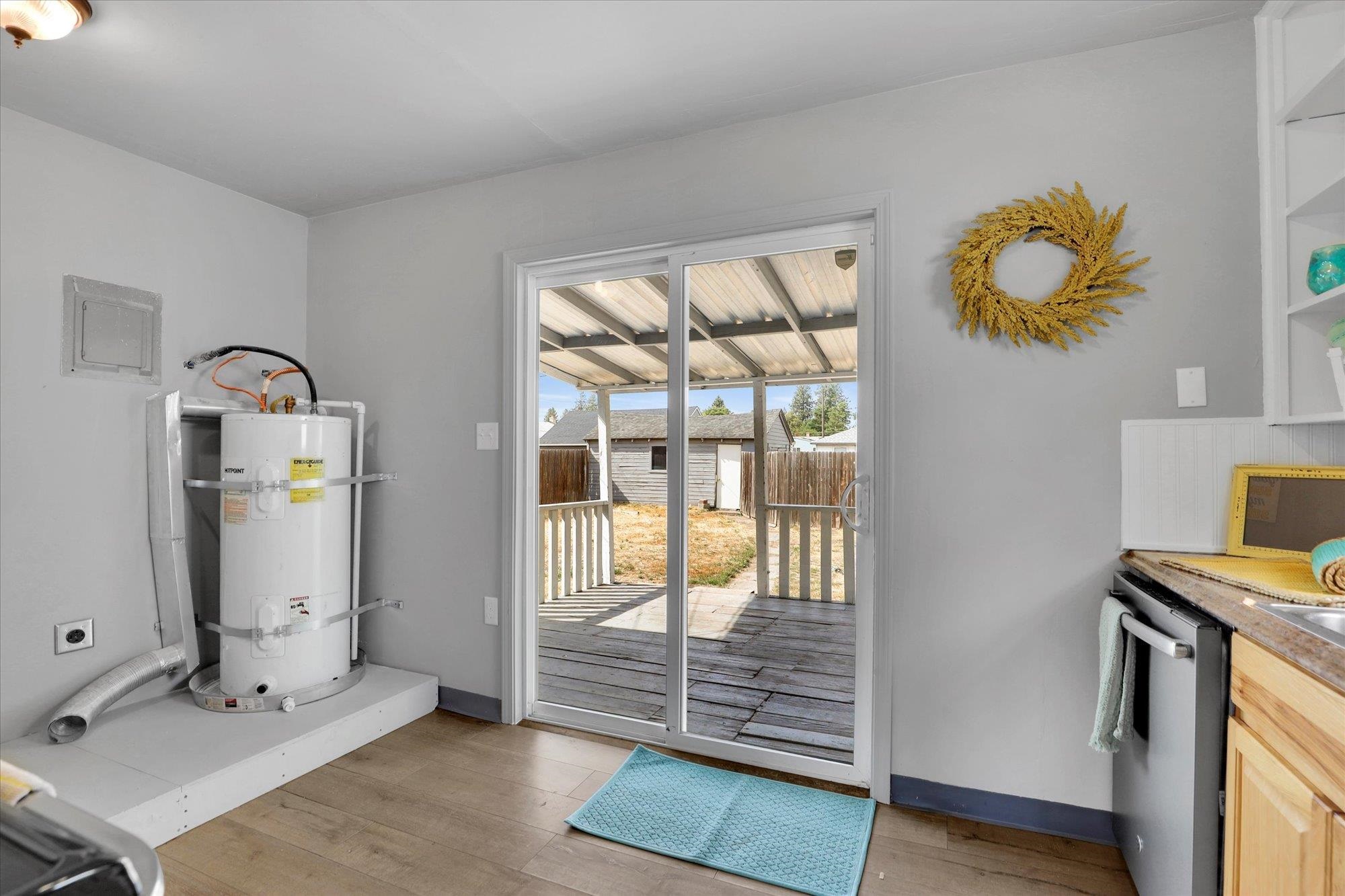 903 East Rowan Avenue Spokane, WA 99207 - Photo 7 of 23