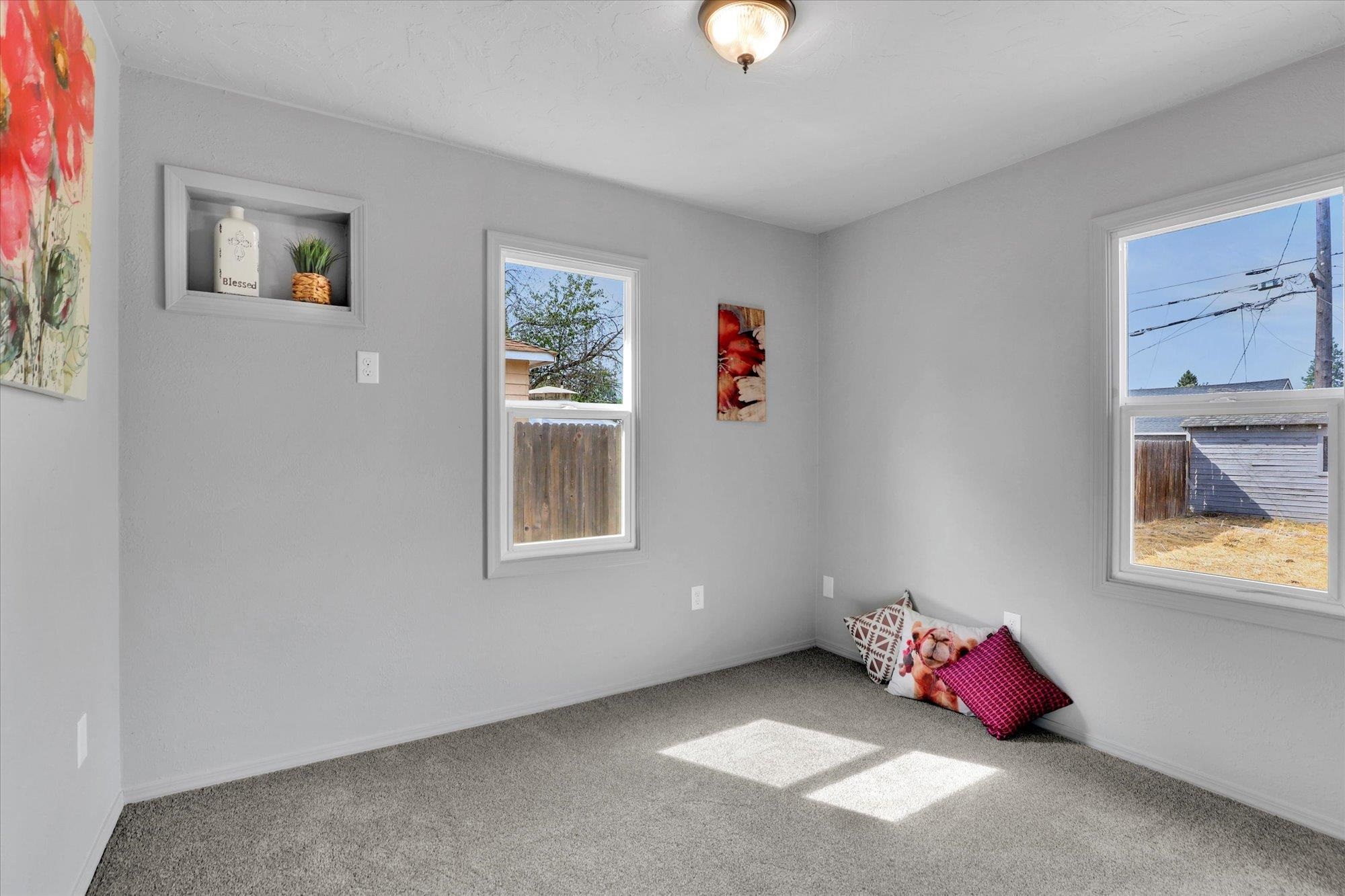 903 East Rowan Avenue Spokane, WA 99207 - Photo 10 of 23