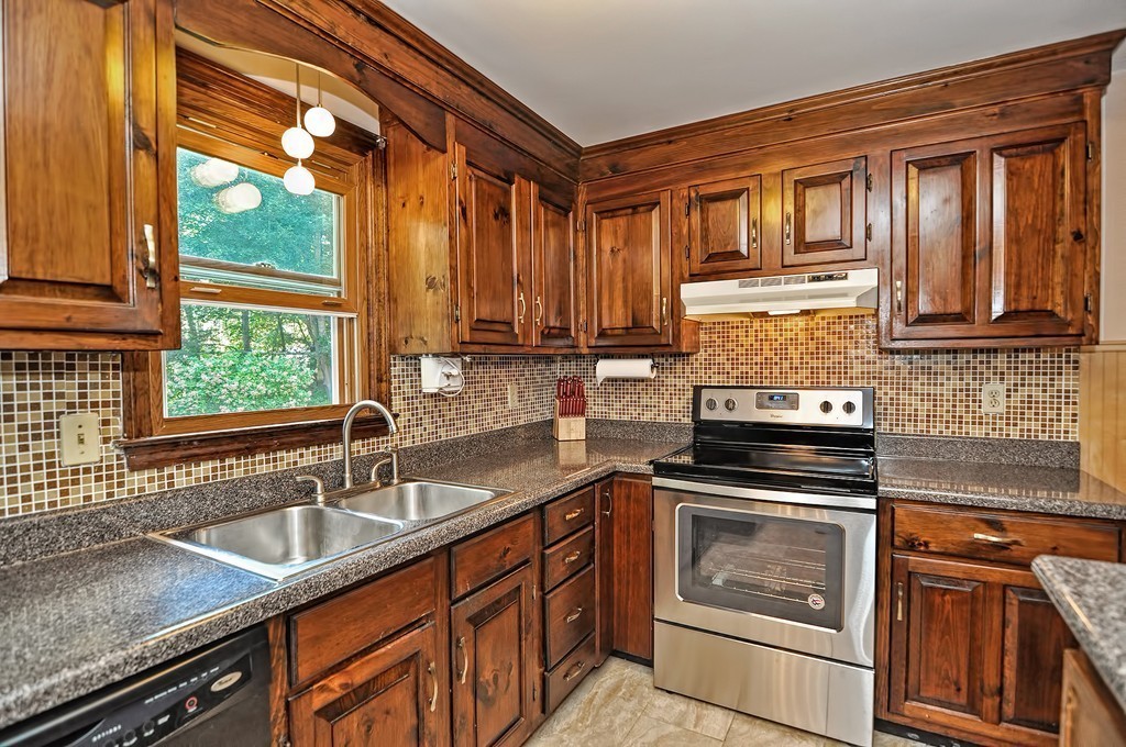 3 Roberta Road Sharon, MA 02067 - Photo 10 of 30 Gallery Image 10