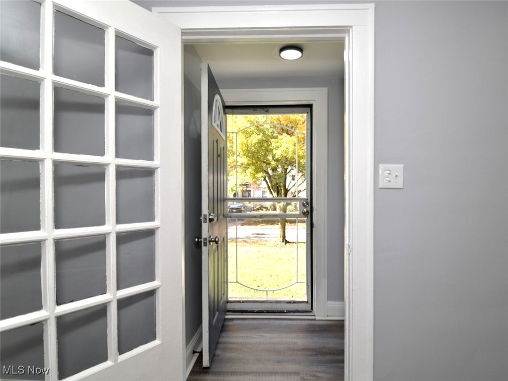 1105 Winston Road Cleveland, OH 44121 - Photo 3 of 20 Gallery Image 3