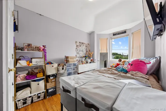 a en suite bathroom with a tub and mirror