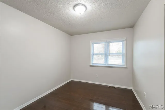 $2,050 | 15520 Ninety-Seventh Avenue, Florissant, MO 63034