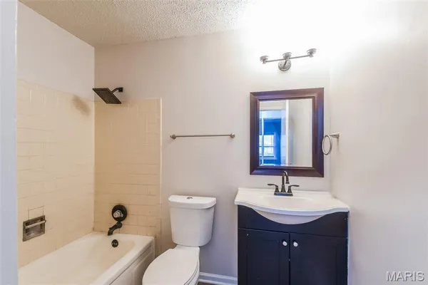 $2,050 | 15520 Ninety-Seventh Avenue, Florissant, MO 63034