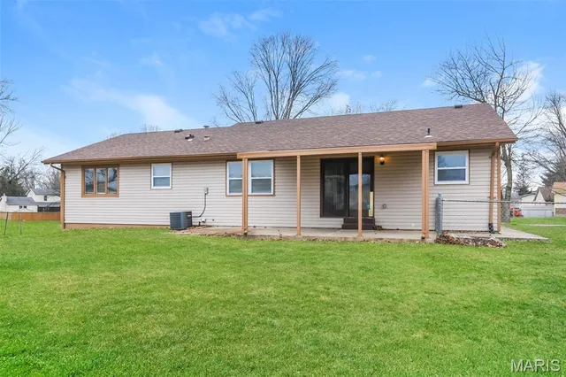 $2,050 | 15520 Ninety-Seventh Avenue, Florissant, MO 63034