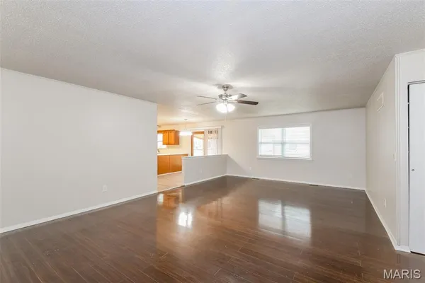 $2,050 | 15520 Ninety-Seventh Avenue, Florissant, MO 63034