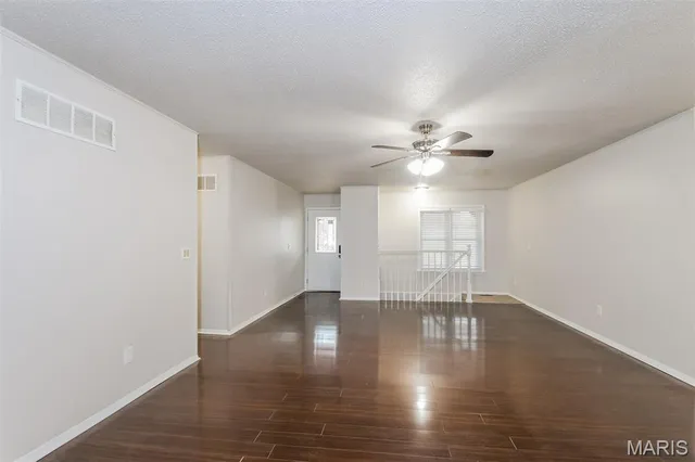 $2,050 | 15520 Ninety-Seventh Avenue, Florissant, MO 63034