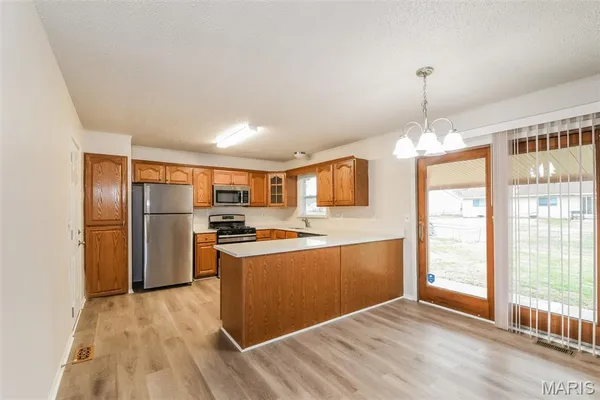 $2,050 | 15520 Ninety-Seventh Avenue, Florissant, MO 63034