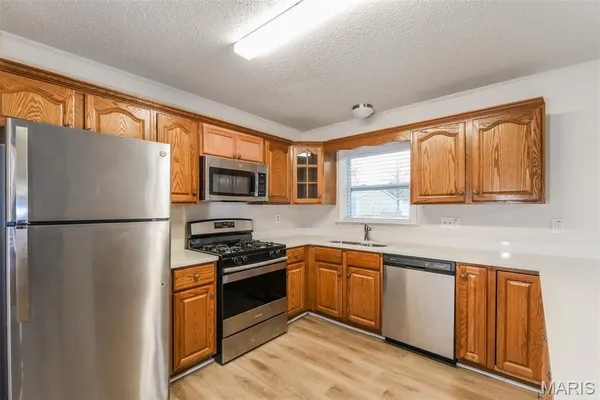 $2,050 | 15520 Ninety-Seventh Avenue, Florissant, MO 63034