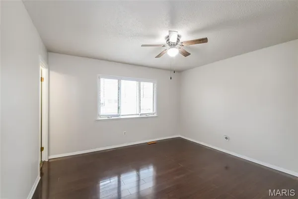 $2,050 | 15520 Ninety-Seventh Avenue, Florissant, MO 63034