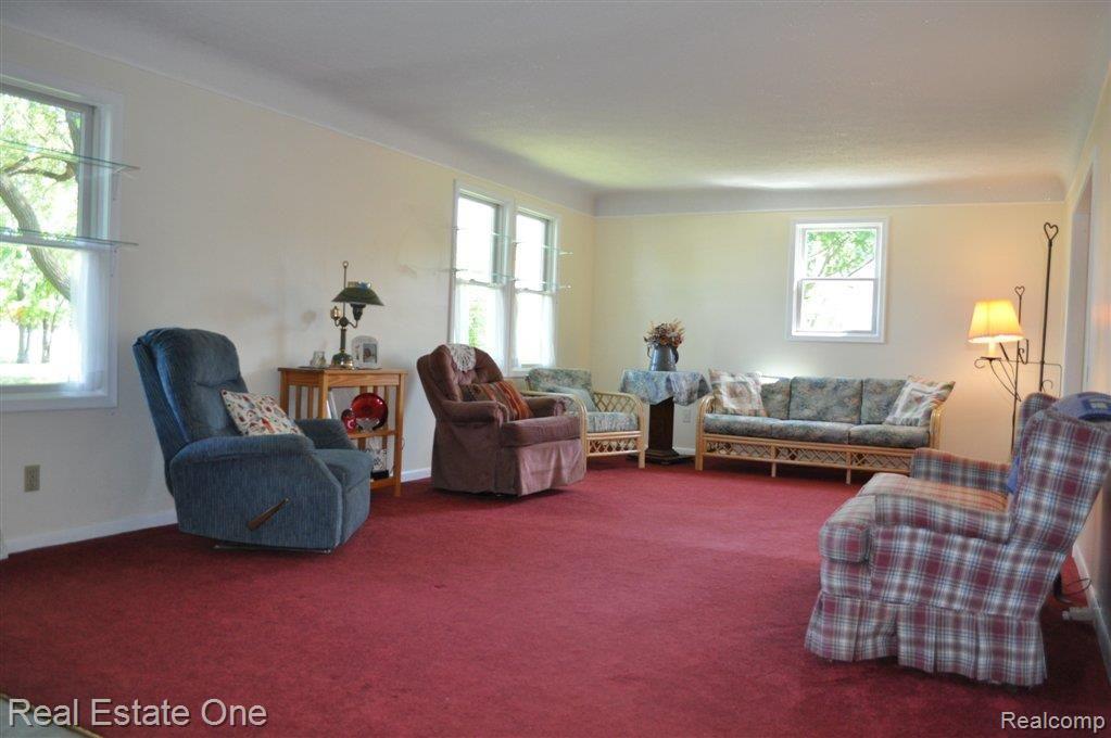 10804 Quirk Road Belleville, MI 48111 - Photo 4 of 25 Living Room