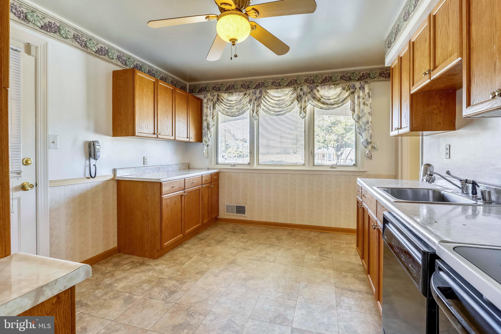 400 University Boulevard West Silver Spring, MD 20901 - Photo 12 of 56 Kitchen