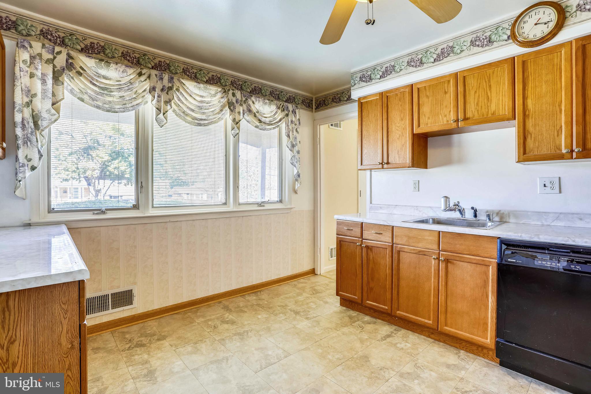 400 University Boulevard West Silver Spring, MD 20901 - Photo 13 of 56 Kitchen