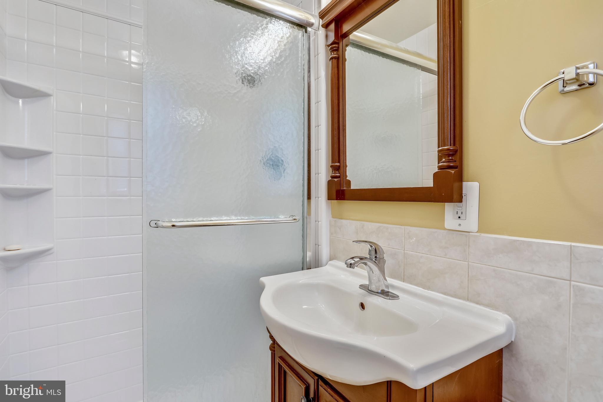 400 University Boulevard West Silver Spring, MD 20901 - Photo 20 of 56 Master Bathroom