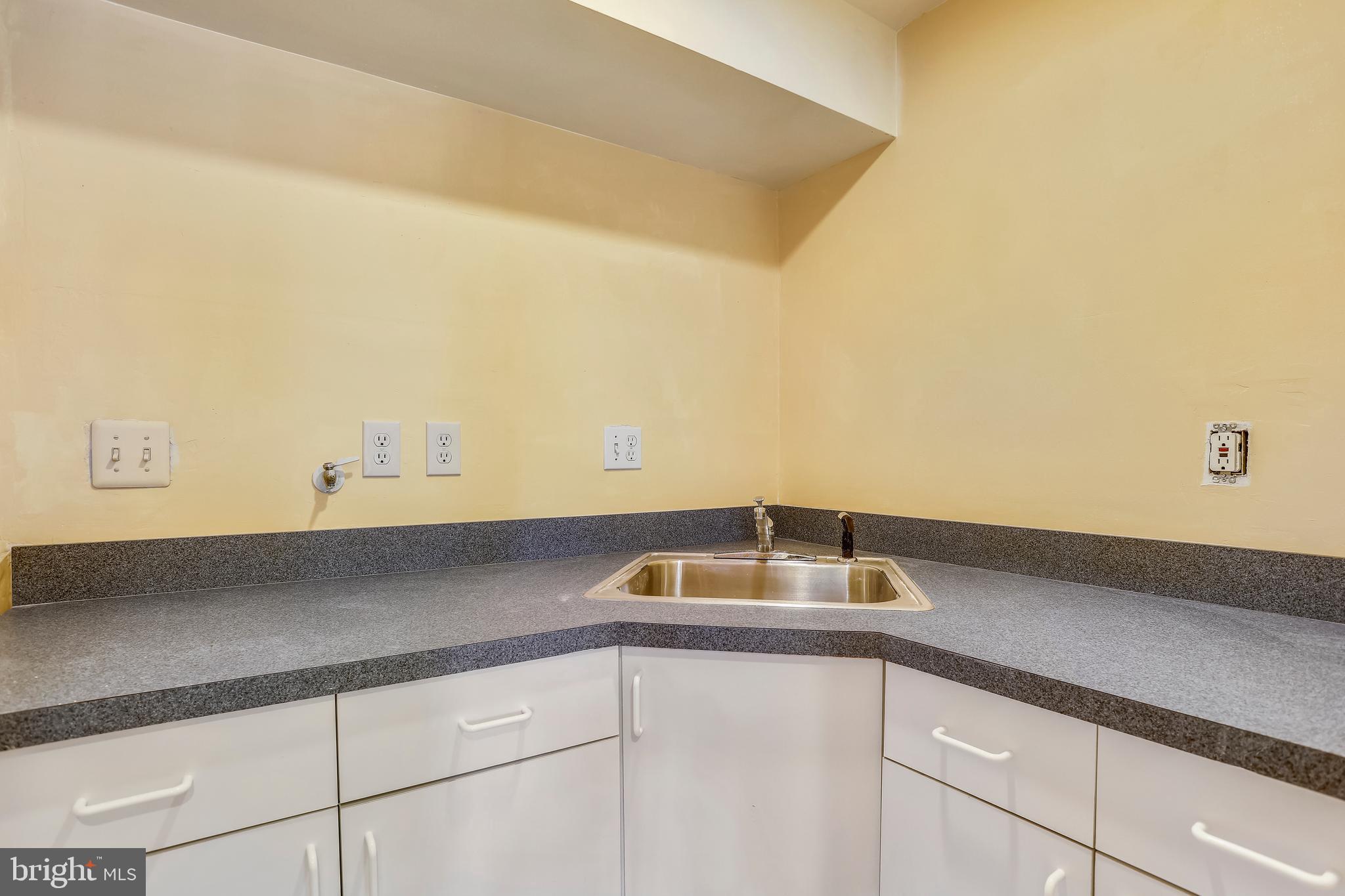 400 University Boulevard West Silver Spring, MD 20901 - Photo 40 of 56 Kitchenette
