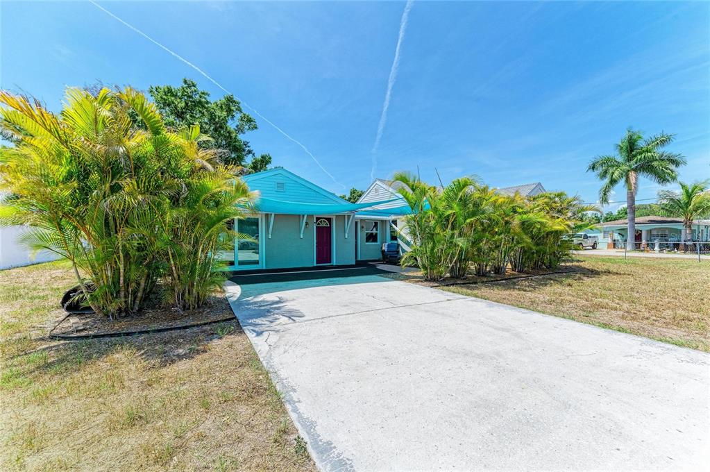 901 Oak Street Southwest Ruskin, FL 33570 - Photo 5 of 63