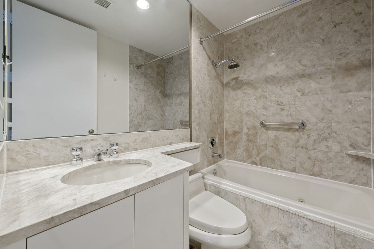 100 United Nations Plaza, Unit 11F Manhattan, NY 10017 - Photo 5 of 9