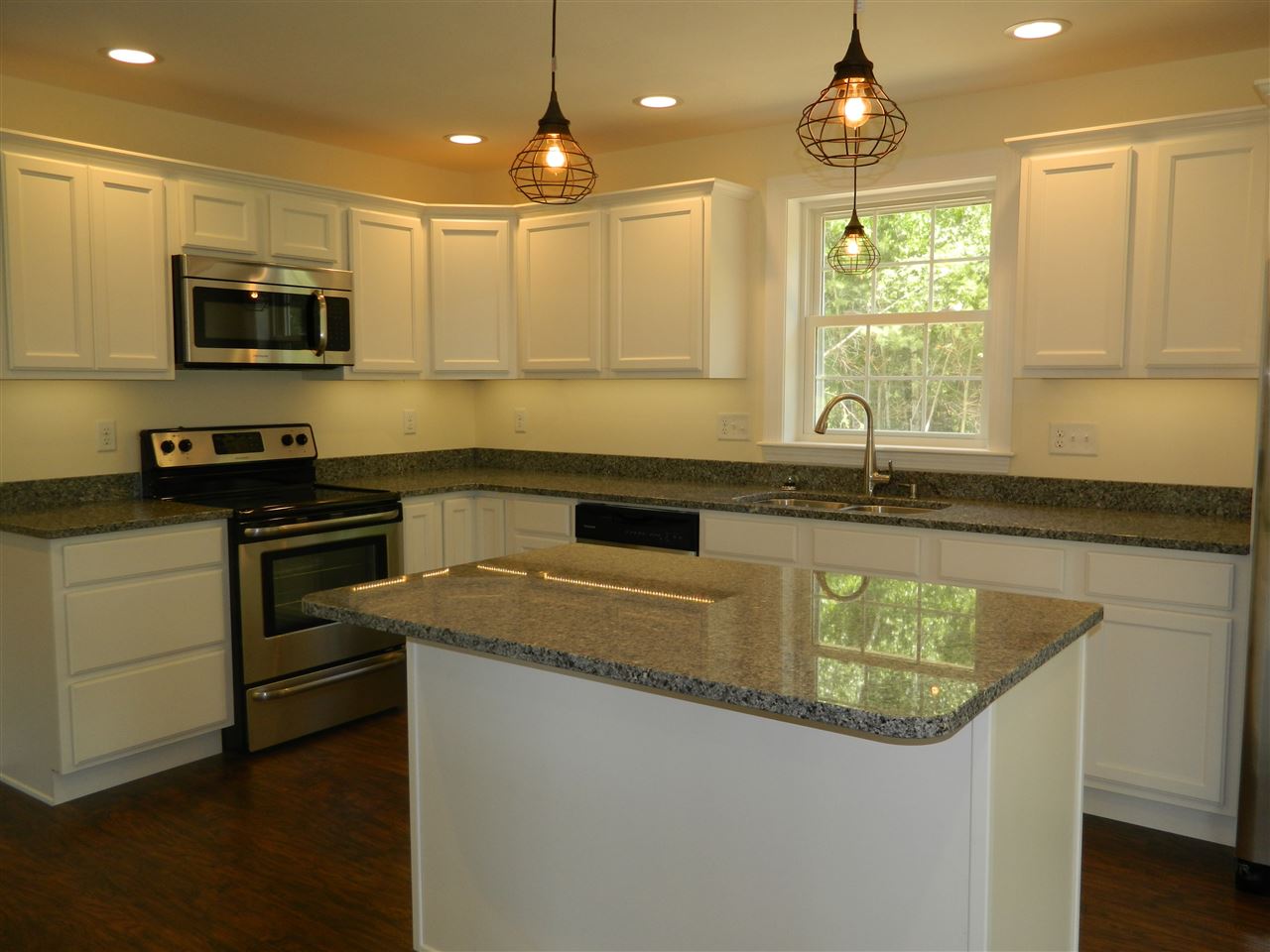 125 Turnpike Road Northfield, NH 03276 - Photo 4 of 26 Gallery Image 4