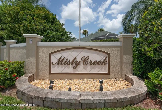 a view of outdoor space with sitting space