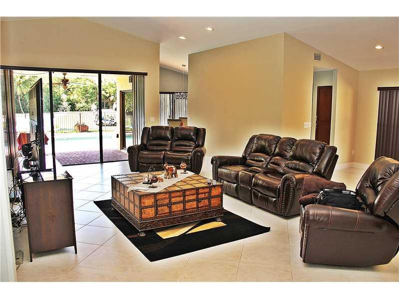 21452 Bridgeview Drive Boca Raton, FL 33428 - Photo 8 of 11 Family/Great Room