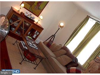 497 Ripka Street Philadelphia, PA 19128 - Photo 3 of 12 Living Room
