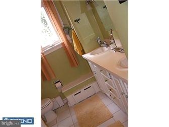 497 Ripka Street Philadelphia, PA 19128 - Photo 10 of 12 Bathroom