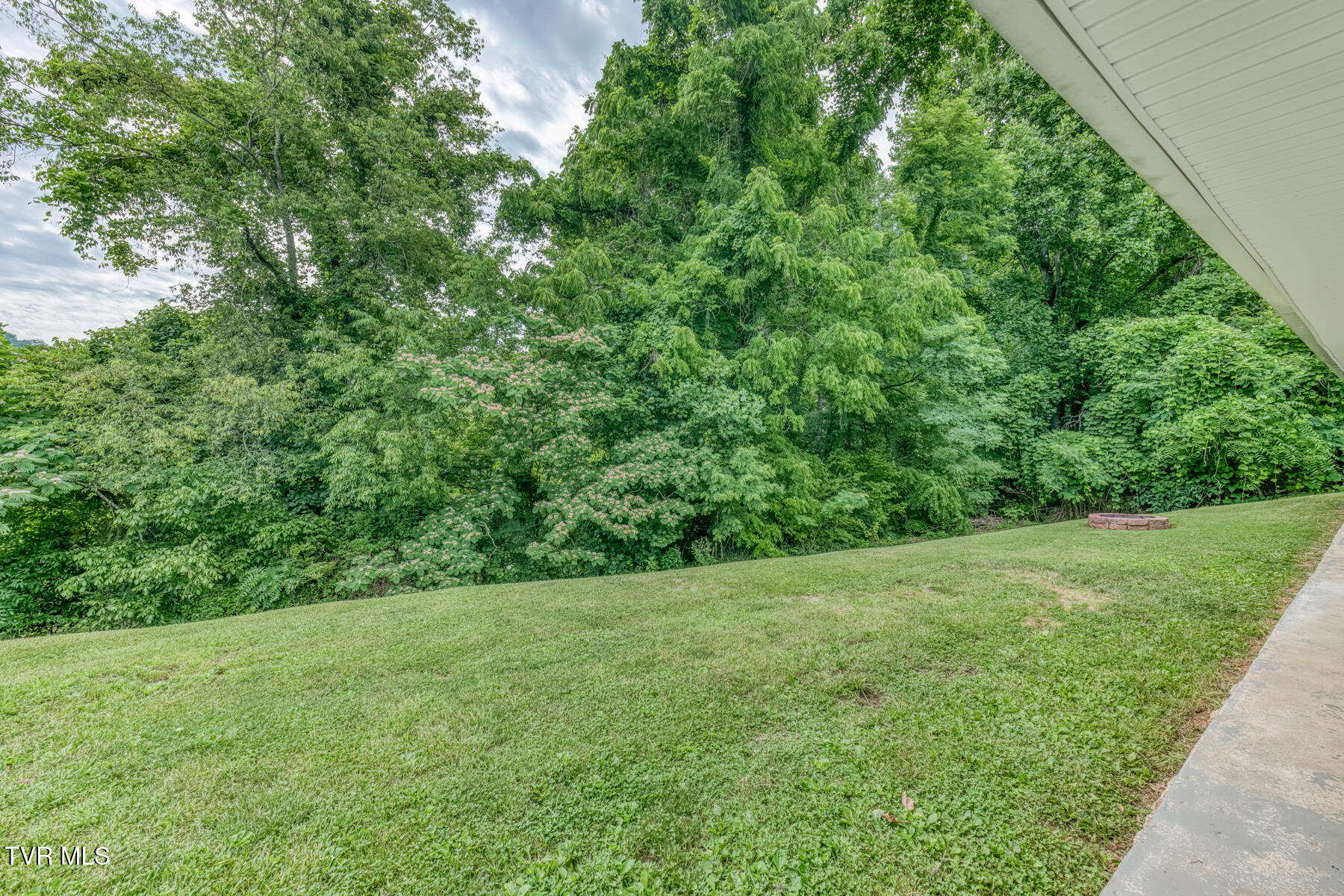 124 Tolley Lane Erwin, TN 37650 - Photo 22 of 31 124 Tolley Ln-26