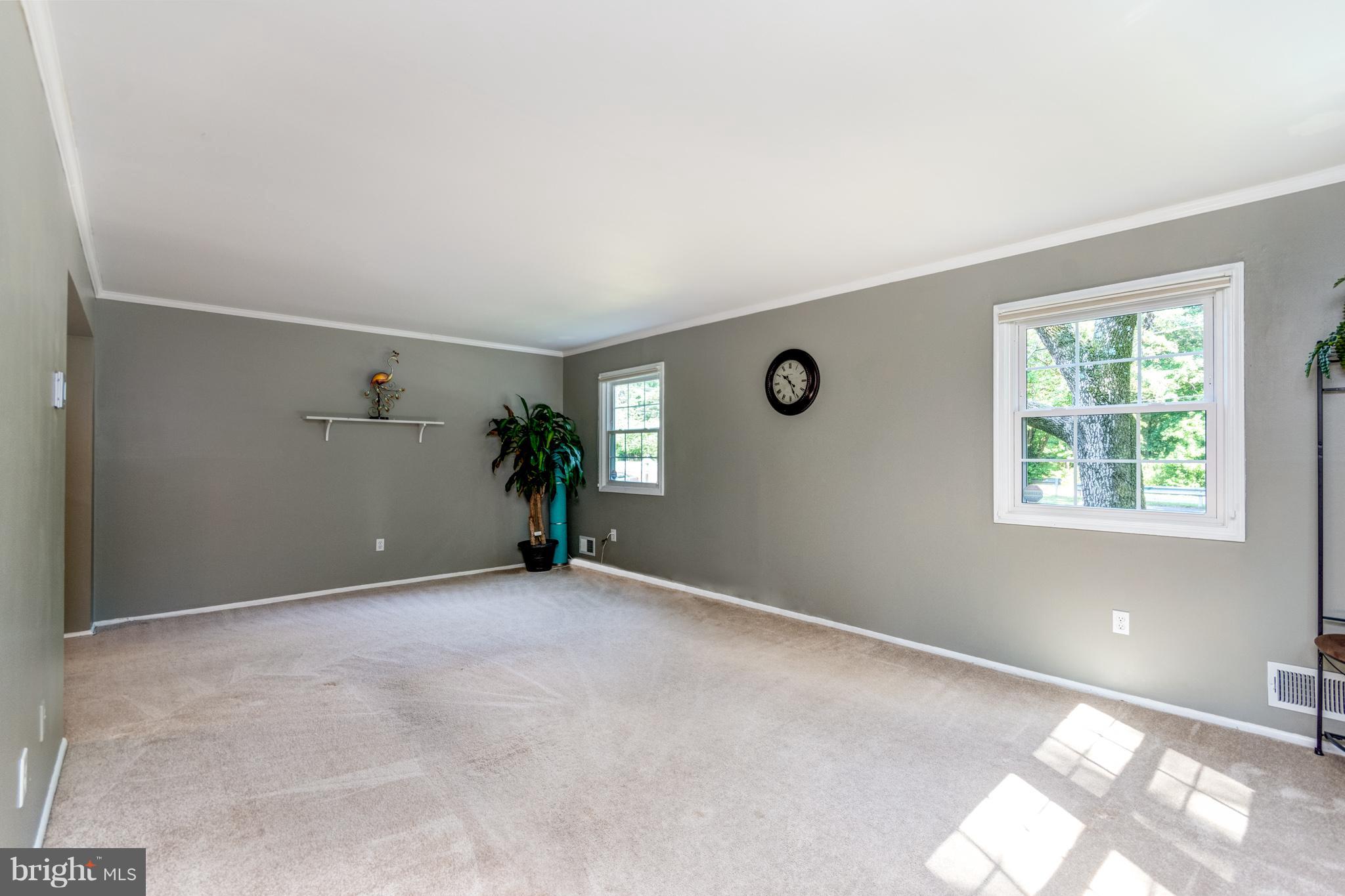 9945 Boise Road Laurel, MD 20708 - Photo 13 of 27 Living Room