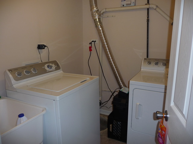 914 East Irving Park Road Itasca, IL 60143 - Photo 14 of 21 a utility room with dryer and washer