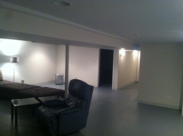 914 East Irving Park Road Itasca, IL 60143 - Photo 17 of 21 a room with furniture and a lamp
