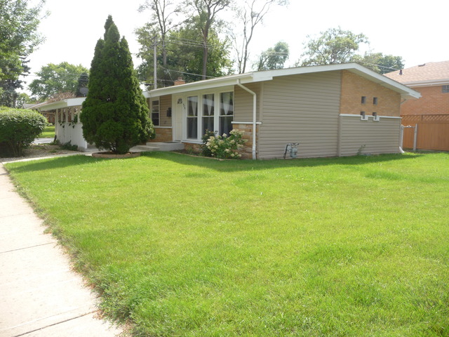 914 East Irving Park Road Itasca, IL 60143 - Photo 19 of 21 front view of a house with a yard