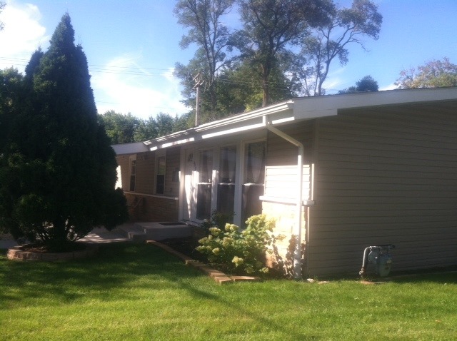 914 East Irving Park Road Itasca, IL 60143 - Photo 20 of 21 a view of a back yard