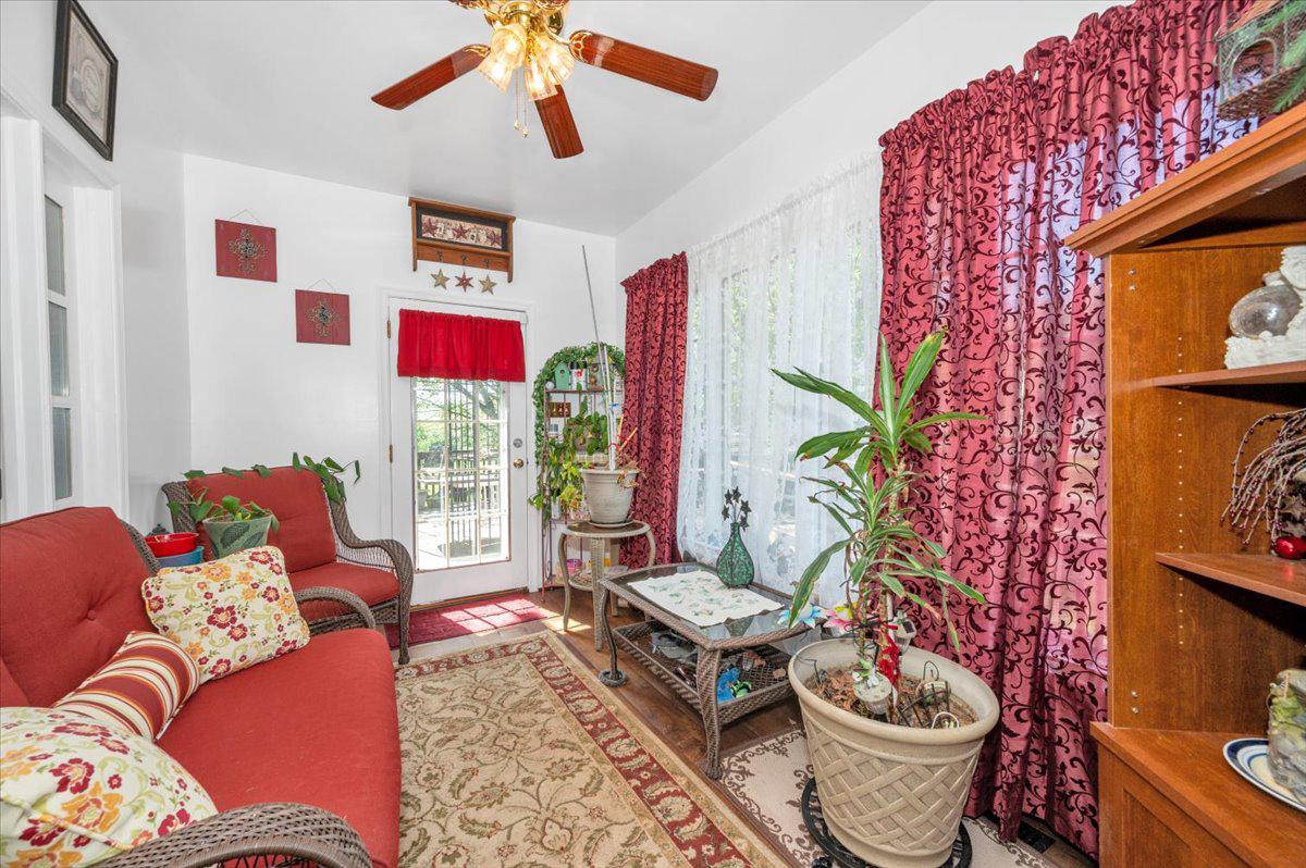 4810 Reyburn Court North Mount Airy, MD 21771 - Photo 29 of 61 a living room with furniture and a potted plant