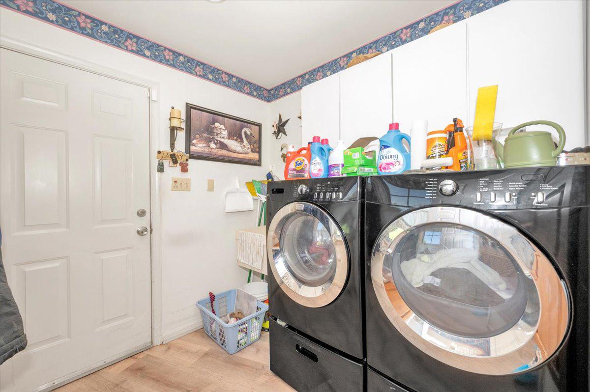 4810 Reyburn Court North Mount Airy, MD 21771 - Photo 30 of 61 a utility room with dryer and washer