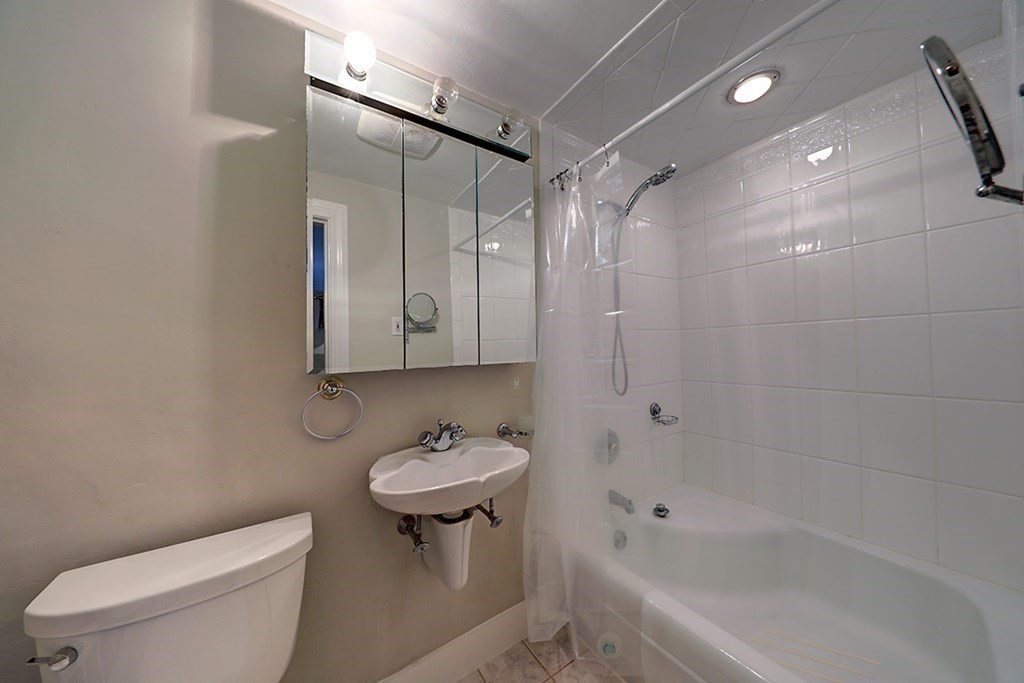 5 Howlett Street Topsfield, MA 01983 - Photo 15 of 24 Gallery Image 15