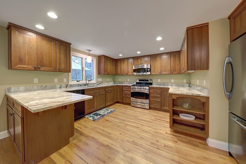 5 Howlett Street Topsfield, MA 01983 - Photo 3 of 24 Gallery Image 3