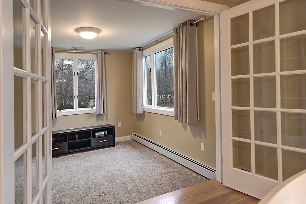 5 Howlett Street Topsfield, MA 01983 - Photo 7 of 24 Gallery Image 7