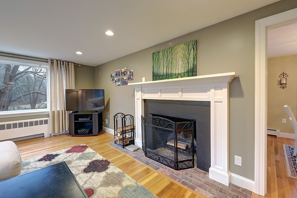 5 Howlett Street Topsfield, MA 01983 - Photo 9 of 24 Gallery Image 9