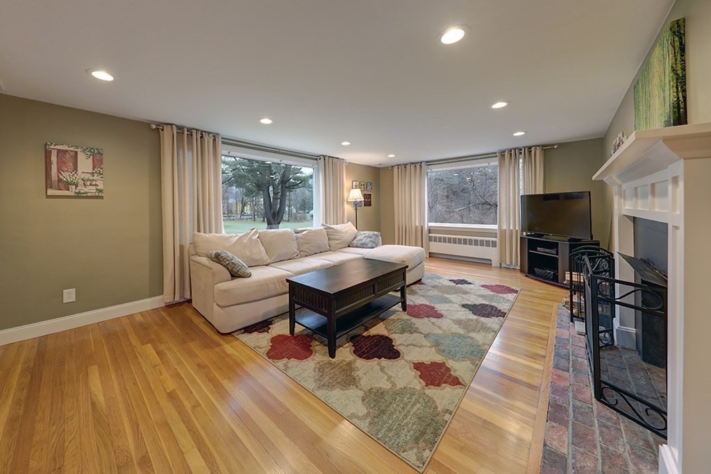 5 Howlett Street Topsfield, MA 01983 - Photo 10 of 24 Gallery Image 10