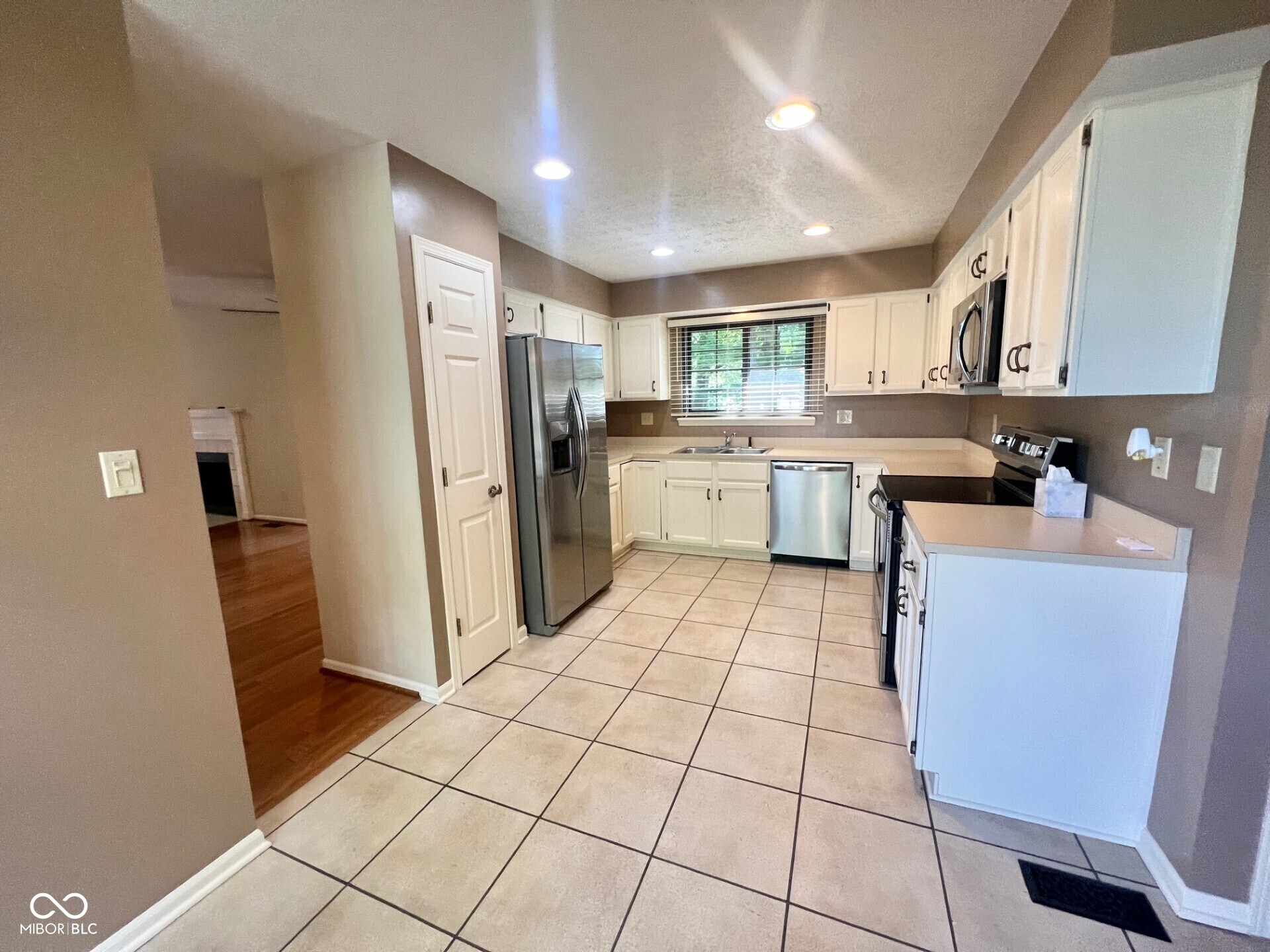 5329 Hawks Point Road Indianapolis, IN 46226 - Photo 4 of 10 Gallery Image 4