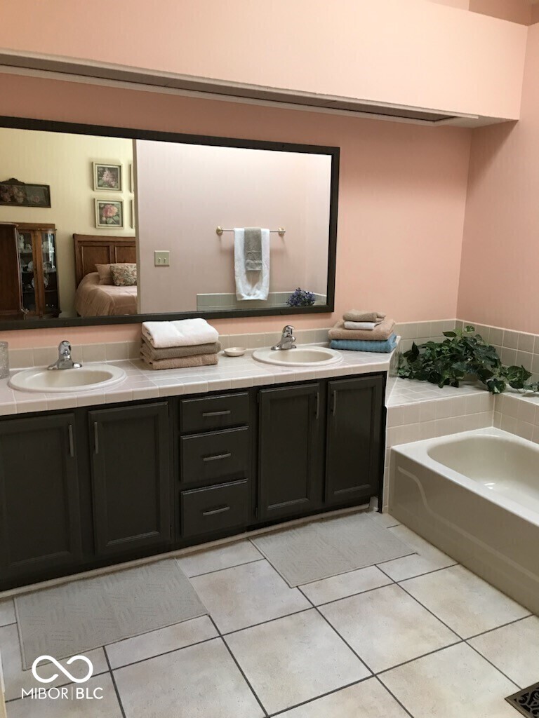 5329 Hawks Point Road Indianapolis, IN 46226 - Photo 8 of 10 Gallery Image 8