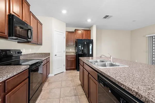 $2,100 | 17201 Beach Buttercup Place, Wimauma, FL 33598